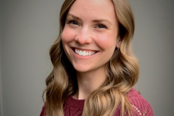 WWU graduate Kaitlin Rink with gray background